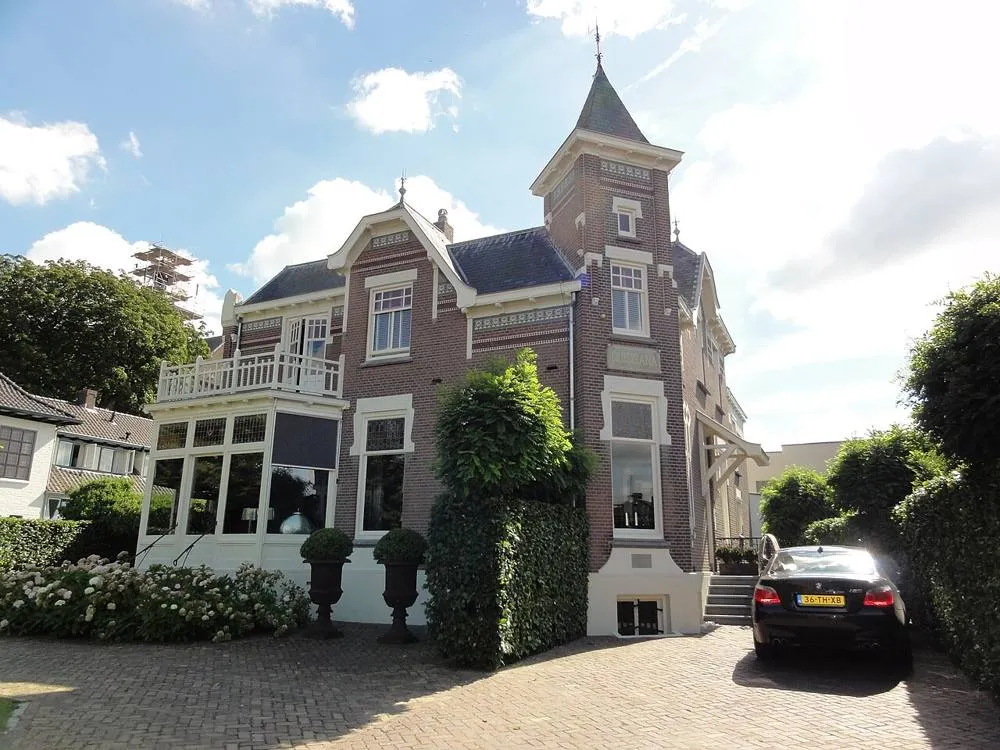 Beneden-Leeuwen: Beneden-Leeuwen Rijksmonument 523085 Quisisana Zandstraat 81